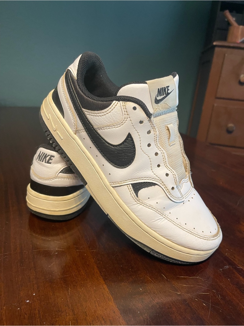 Nike Gamma Force White And Black Sneakers Size 6.5 Used No Laces